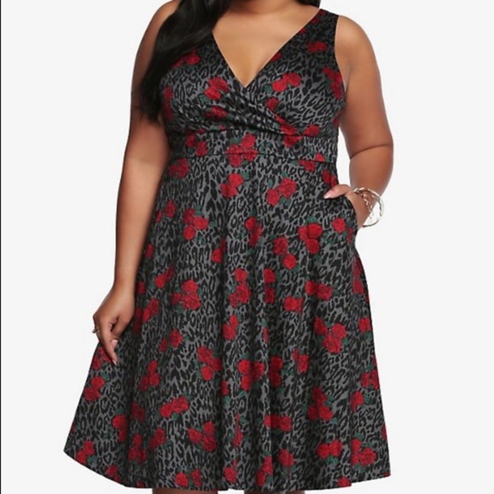 Cheetah print dress w/ roses, pockets